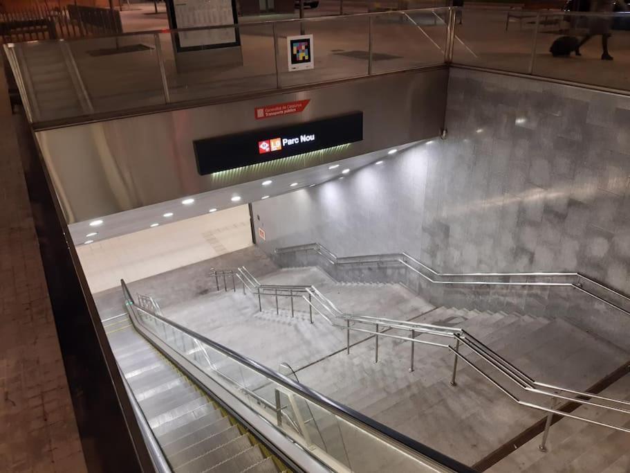 Gran Apartamento Cerca Del Aeropuerto Apartment El Prat de Llobregat Bagian luar foto