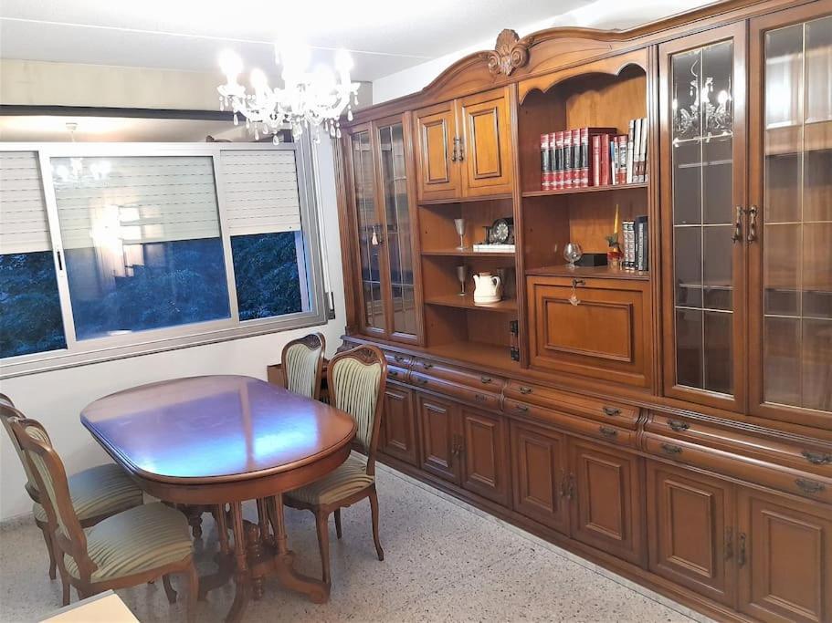 Gran Apartamento Cerca Del Aeropuerto Apartment El Prat de Llobregat Bagian luar foto