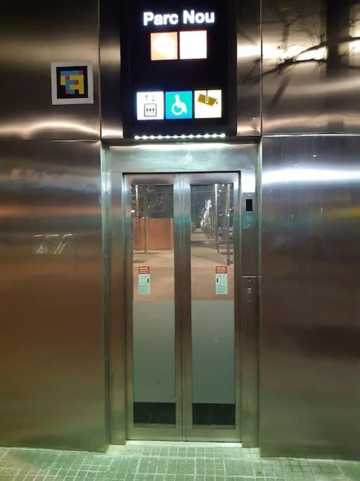 Gran Apartamento Cerca Del Aeropuerto Apartment El Prat de Llobregat Bagian luar foto