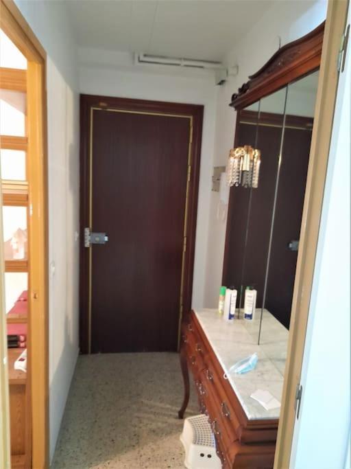 Gran Apartamento Cerca Del Aeropuerto Apartment El Prat de Llobregat Bagian luar foto