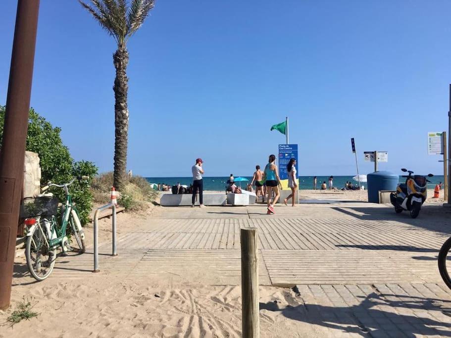 Gran Apartamento Cerca Del Aeropuerto Apartment El Prat de Llobregat Bagian luar foto